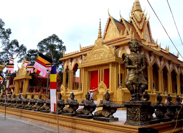 Đến thăm ngôi chùa Khơ me lớn nhất Việt Nam