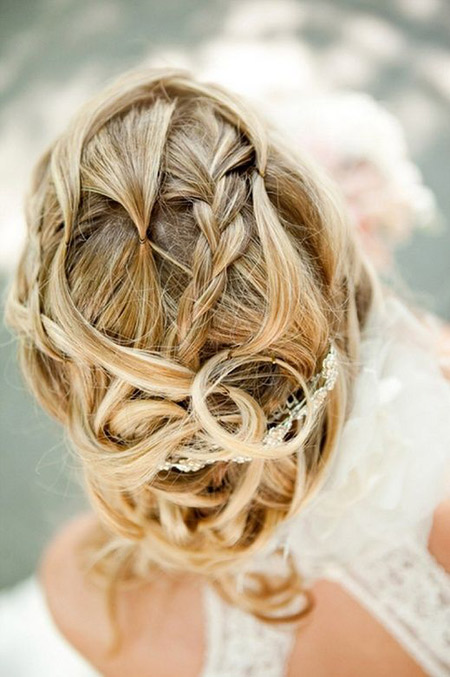 Những lọn tóc uốn quăn nhẹ nhàng thanh nhã cho cô dâu - 8