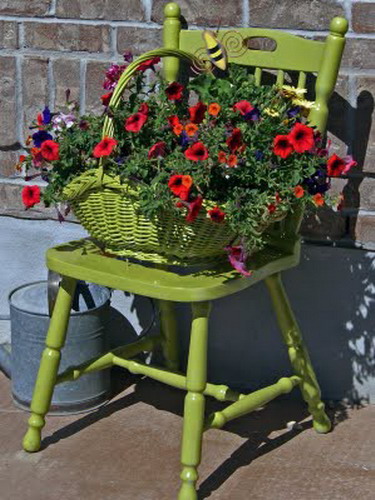 Biến ghế cũ thành bồn hoa rực rỡ | ảnh 7