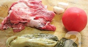 Canh cải chua nấu gân bò lạ miệng cho bữa tối 2
