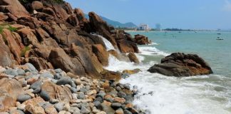 Những bãi tắm đẹp mê ly ở biển Quy Nhơn - 1