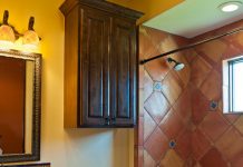 Phòng tắm sạch 'kỳ diệu' nhờ chanh tươi - 1