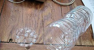 Cô nàng bạch tuộc tái chế từ chai nhựa - 1