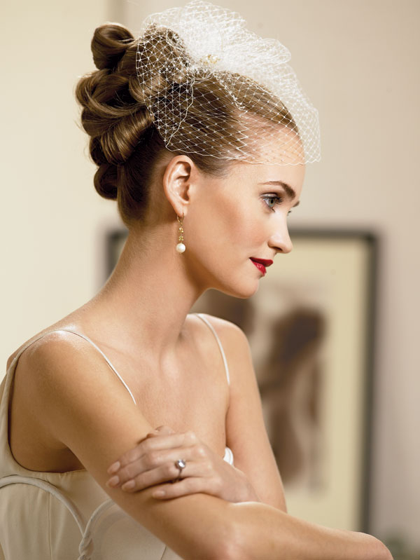 8 kiểu tóc cô dâu đẹp nhất năm 2012 - 2