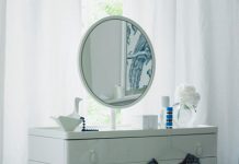 Cách làm sạch gương nhanh chóng - 1