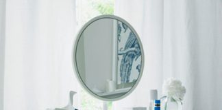 Cách làm sạch gương nhanh chóng - 1