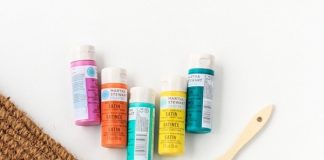 Đón khách vào nhà với những tấm thảm xinh xắn.