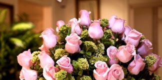 Cắm hoa ngày Tết mang may mắn, bình an cho gia đình