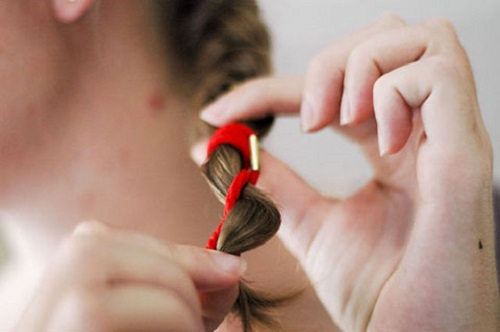 Cách uốn tóc tại nhà cực dễ cho mái tóc xoăn bồng bềnh 3