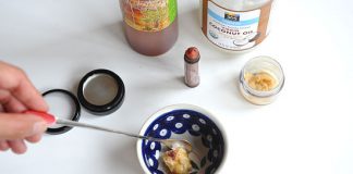 thu ngay cach lam son bong duong moi tu sap ong va vaseline 