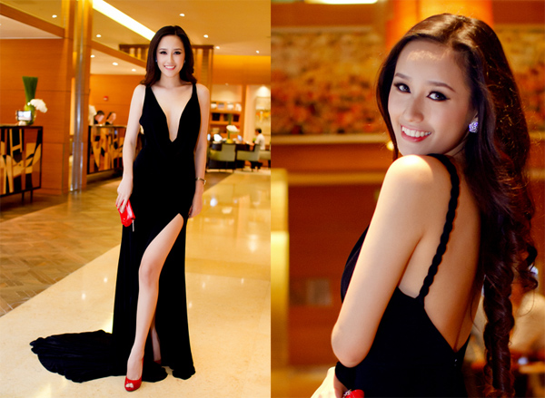 Bộ váy đen có những đường xẻ táo bạo này không chỉ cho Hoa hậu phô diễn được đôi gò bồng đảo căng đầy mà cả đôi chân dài miên man.