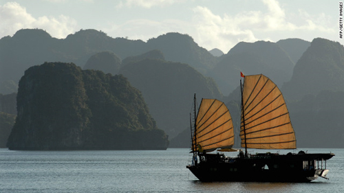Vịnh Hạ Long nằm trong top 5 hòn đảo đẹp nhất châu Á