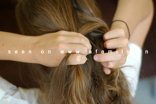 Cách tự tết tóc đuôi sam kiểu Hà Lan - 7