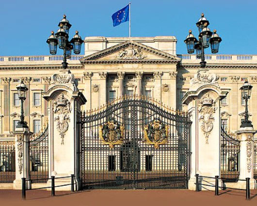 Cung điện Buckingham cổ kính và uy nghi.