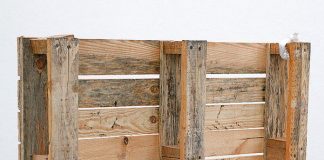 Tự làm xích đu từ pallet gỗ để góc sân vườn thêm xinh - 1