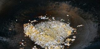 cơm-rang-cua-lạ-miệng-đổi-vị-bữa-trưa-cuối-tuần-1