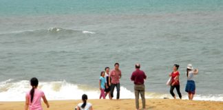 Về Huế tắm biển Hàm Rồng  - 1