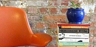 Nhà độc đáo trang trí từ sách cũ - 2