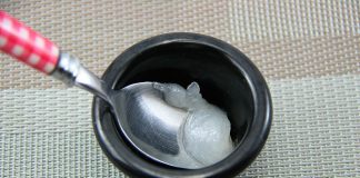 Make Flavored Lip Gloss Step 1.jpg