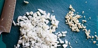 Cách-làm-trứng-sốt-cà-kiểu-mới-lạ-mắt-mà-ngon-cơm-1