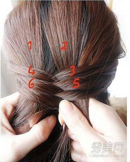 Tiếp tục lấy lọn tóc 5,6,7,8... và thao tác tương tự như bước 3 và 4 