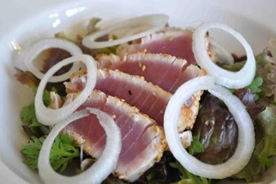 Salad-tataki-cá-ngừ-món-ăn-ngon-cho-bữa-trưa-hè-nắng-7