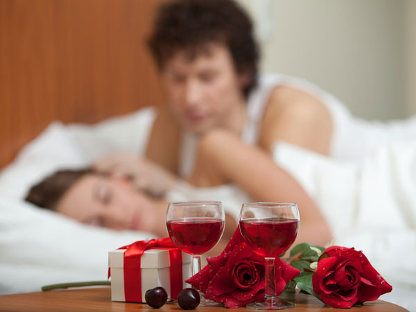 Trang trí phòng ngủ màu đỏ nóng bỏng cho ngày Valentine - 4