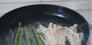 Giòn ngon thịt cuộn măng tây mừng Tết dương lịch về - 1