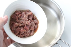 Kim chi xào thịt bò chua cay đổi món ngày cuối tuần 5