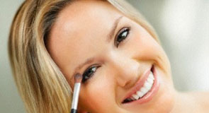 Mẹo trang điểm cho mắt sưng