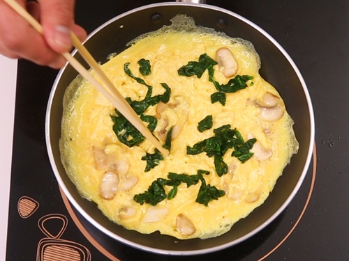 Trứng chiên nấm cải bó xôi cho bữa cơm nóng hổi cuối tuần 6
