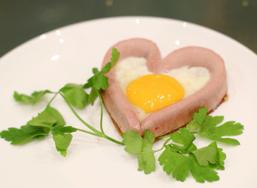 Cách làm trái tim trứng cho bữa sáng ngày Valentine - 8
