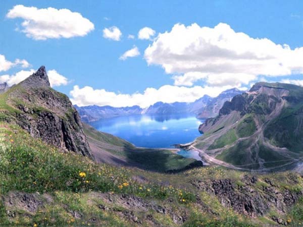 Những hồ nước đẹp nhất thế giới  - 8