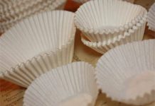 Cách làm đèn lồng khổ lớn từ giấy cupcake vui Trung thu