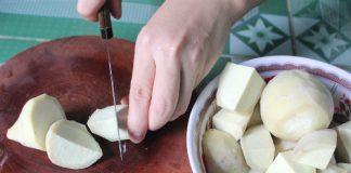 Cách làm sườn hầm khoai môn ngọt lừ ngon cơm ngày lạnh - 3