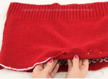 Tự tạo chân váy đỏ điệu đà cho Giáng sinh từ áo len - 4
