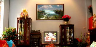 Thay áo mới cho phòng khách ngày Tết - 1