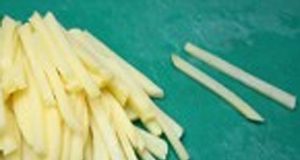 Cách làm khoai tây xào đa sắc đa vị - 1