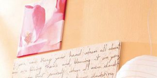 Cách trang trí ấn tượng cho bức tường phía sau sofa  - 1