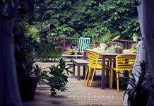 Ngắm nhìn mảnh sân sau đẹp tràn đầy hoa và màu sắc - 1