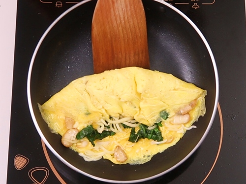 Trứng chiên nấm cải bó xôi cho bữa cơm nóng hổi cuối tuần 7