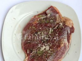 Làm sao để nấu vịt om cốt dừa? - 1