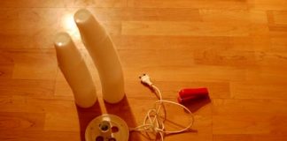 Làm chùm đèn từ cốc nhựa