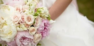 Cách giữ hoa cưới tươi lâu giúp cô dâu xinh đẹp rạng rỡ