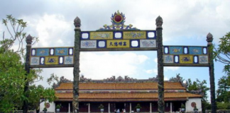 Ngắm vẻ đẹp nên thơ của lăng tẩm Huế