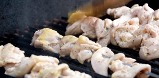 Thịt gà nướng xiên đơn giản, dễ làm - 5