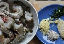 Tôm nướng lá chuối thơm lừng khiến cả nhà mê tít Tôm nướng lá chuối thơm lừng khiến cả nhà mê tít-1