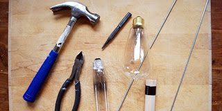 Sáng tạo làm lọ hoa xinh độc đáo từ những chiếc bóng đèn bỏ đi  - 1