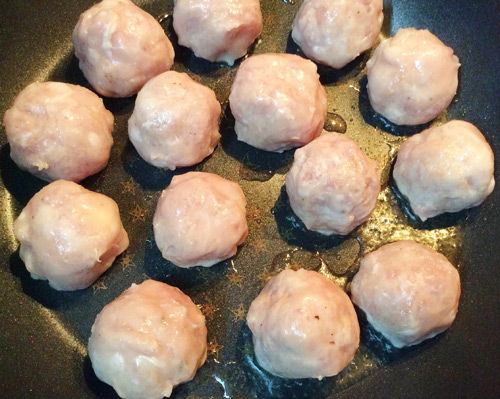 Cách làm thịt mọc bọc trứng cút kho nước dừa cho cả nhà - 4