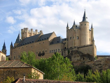 Những tòa lâu đài 'hút' khách nhất thế giới - 6